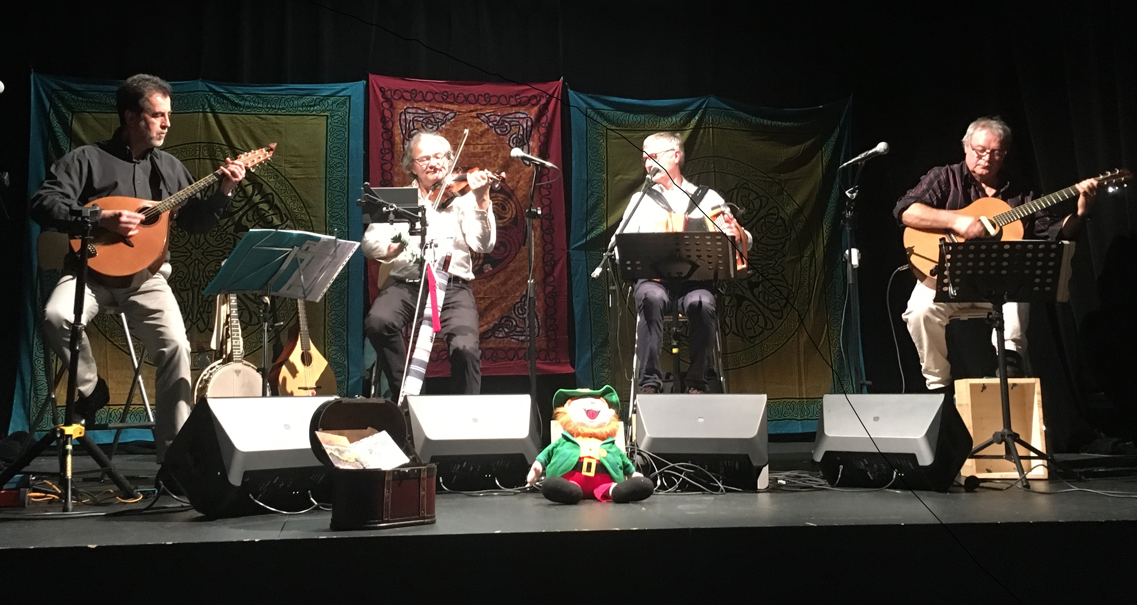 Stocai Glaz concert musique irlandaise monts sur Guesnes (86)